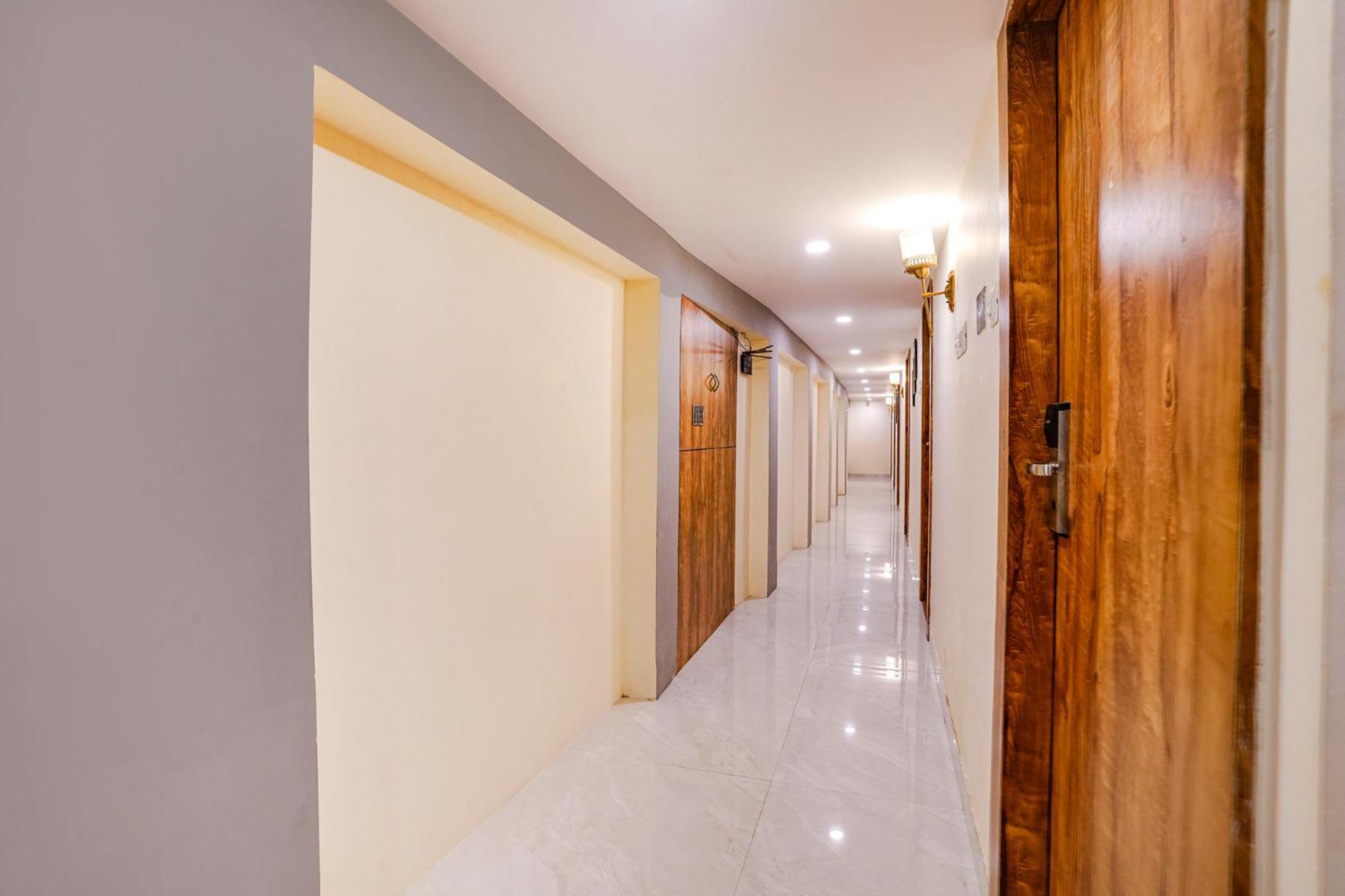 Fabhotel Grand Prime Nr Nesco Hotel Мумбаи Экстерьер фото