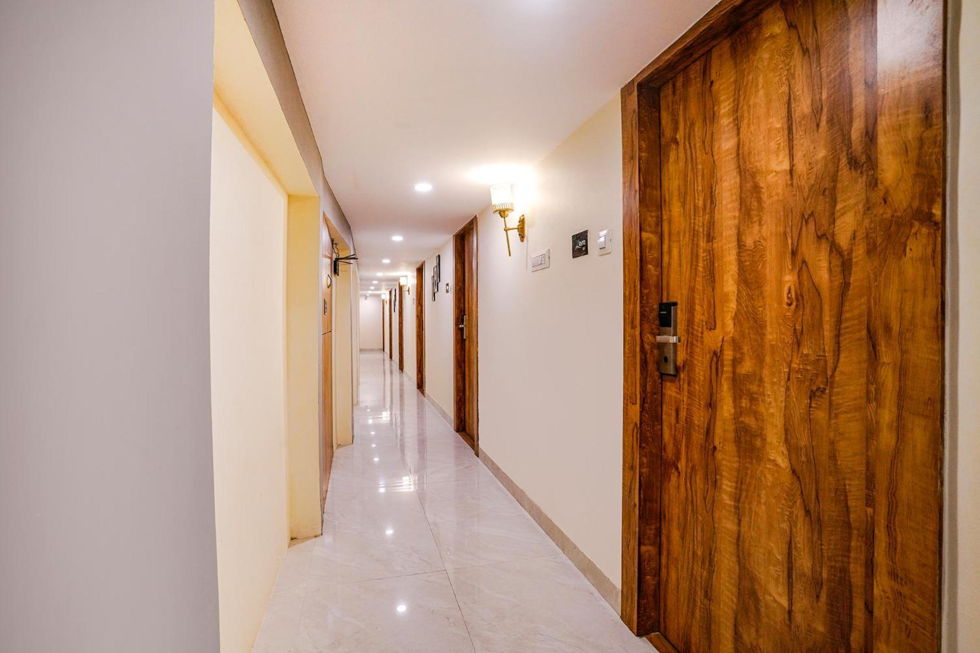 Fabhotel Grand Prime Nr Nesco Hotel Мумбаи Экстерьер фото